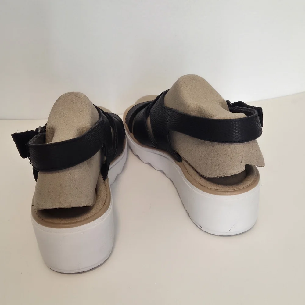 Clark’s Women’s Jillian Black Leather Criss Cross Strappy Wedge Sandals